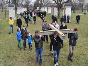 V Trnave budú na Veľký piatok pokračovať v tradícii nesení krížov mestom