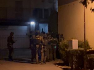 Veľká policajná akcia v Modranke, Národná protidrogová jednotka hľadala drogy