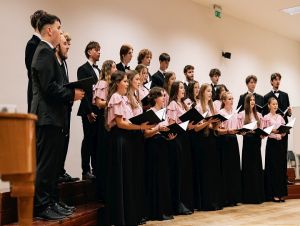 Mládežnícky spevácky zbor Cantica Nova z malého Ríma bude spievať v Ríme