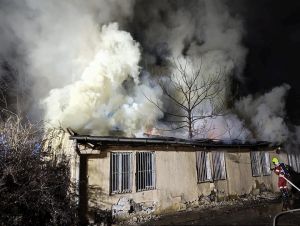 Po nočnom požiari v areáli nemocnice začala polícia trestné stíhanie