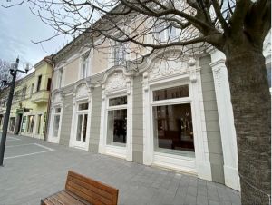 Krásne priestory v najkrajšej budove na pešej zóne sú opäť v ponuke na podnájom