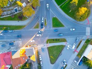 Križovatke pri cintoríne v Hlohovci majú pomôcť semafory