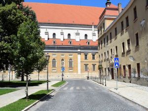 Vodiči pozor! Ulica Jána Hollého je opäť iba jednosmerná