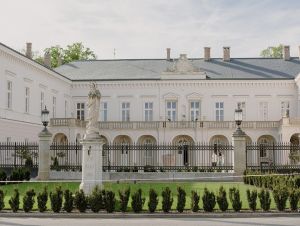 Sakura a samuraji v kaštieli vo Voderadoch pripomenú cestu grófa Zičiho do Japonska