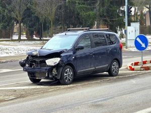 Po nehode neďaleko trnavskej školy previezli zranenú osobu do nemocnice
