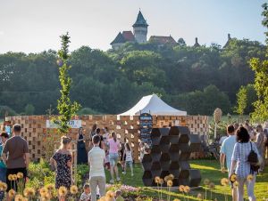 Vo Včelárskej záhrade v Smoleniciach budú veľkonočné aktivity aj 13-metrový korbáč