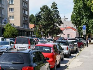 Piešťany plánujú pri parkovaní zvýhodniť domácich, rezidenti dostanú karty za euro