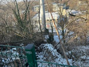 V Hlohovci pre zosuv svahu vyhlásili mimoriadnu situáciu, žiaci ZŠ Podzámska majú voľno