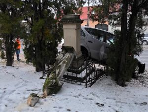 Na dopravnú nehodu v Boleráze doplatil svätý Rochus