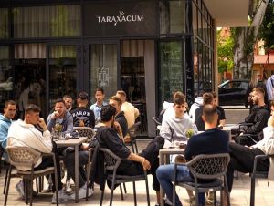 Pohoda s výhľadom na nadrozmerné púpavy: Taraxacum má lákavú ponuku letných drinkov