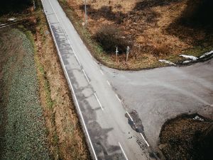 Cesta medzi Trstínom a Naháčom dostane nový asfaltový povrch