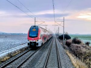 Na železničnej trati Leopoldov - Bratislava sa začínajú výluky, potrvajú do leta