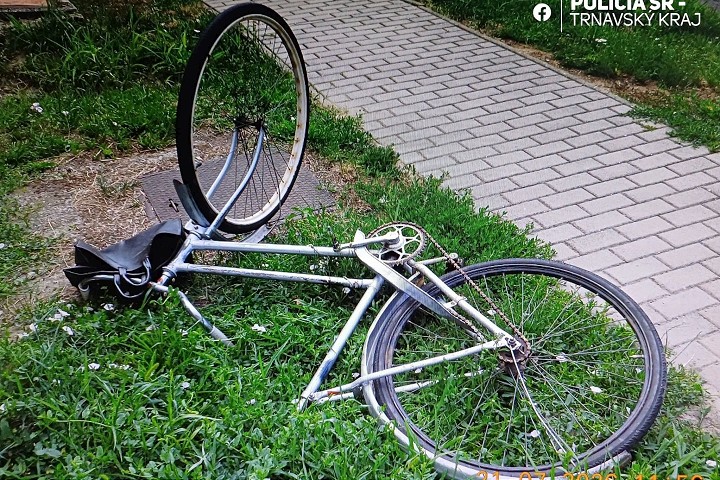 Tragická nehoda vo Veľkých Kostoľanoch, cyklistka na následky zranení zomrela