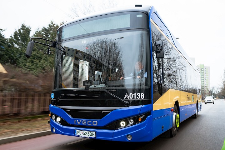 MHD v Trnave aj autobusy v kraji budú mať od 1. októbra polovičné cestovné