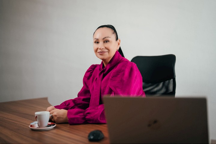 O primátorsky post v Hlohovci zabojuje ďalšia žena, riaditeľka školy Denisa Králičová