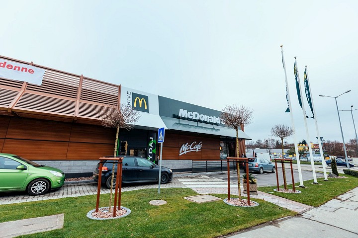 McDonalds pripravil Trnavčanom vianočný darček v podobe vynovenej  reštaurácie | TRNAVSKÝ HLAS