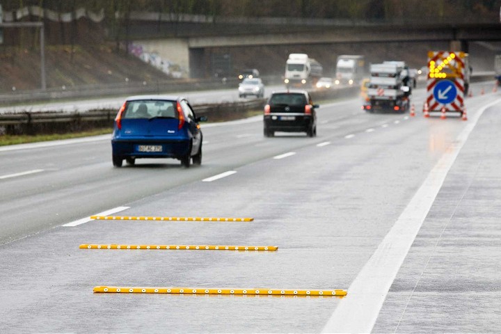 Vodiči, pozor! Na diaľnici D1 pred Bratislavou budú asfaltovať vozovku