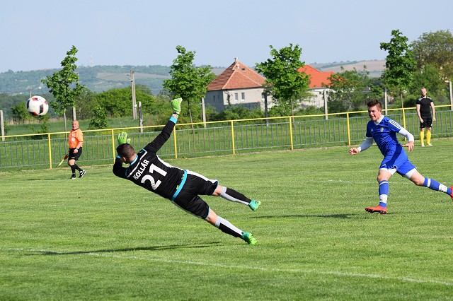 Futbal, 7. liga B: V Ratnovciach sa nehralo, Piešťany strelili súperovi  poltucet | TRNAVSKÝ HLAS