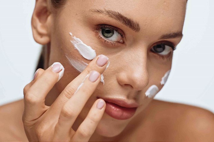 SPF pod make-up – ako aplikovať UV filter, aby váš make-up vyzeral dobre?