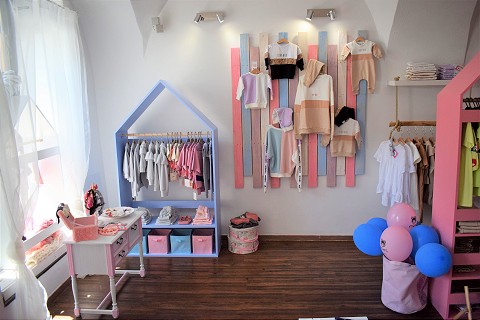 Hanzelovci otvorili na Trojičnom námestí obchod so štýlovým detským  oblečením | TRNAVSKÝ HLAS