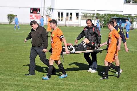Keď futbal bolí: Sokolovce prišli o brankára, má zlomenú nohu | TRNAVSKÝ  HLAS